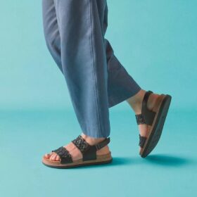 Γυναικεία επίπεδα σανδάλια Arwell Glide σε μαύρο συνδυασμό