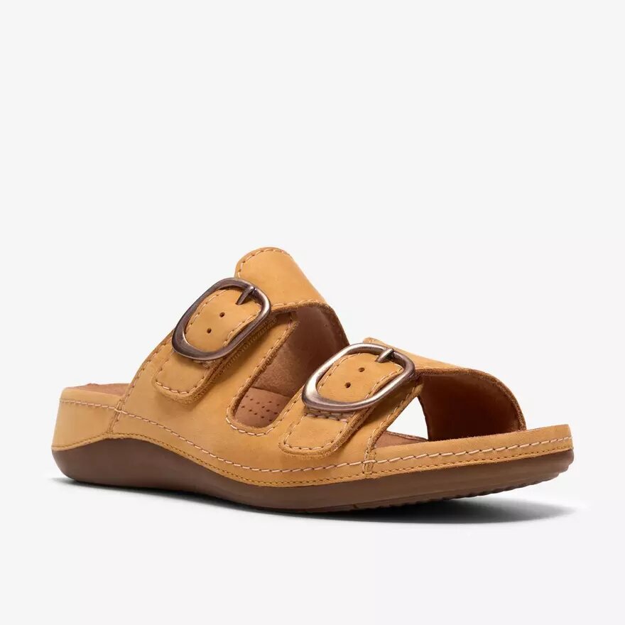 Γυναικεία επίπεδα σανδάλια Cecily Step από νουμπάκ σε ανοιχτό χρώμα ώχρας Γυναικεία επίπεδα σανδάλια Cecily Step από νουμπάκ σε ανοιχτό χρώμα ώχρας