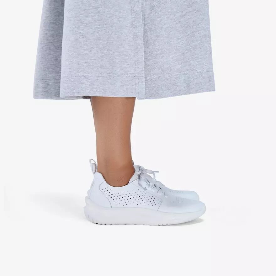 Γυναικεία λευκά δερμάτινα Sneakers Solevana Style Γυναικεία λευκά δερμάτινα Sneakers Solevana Style