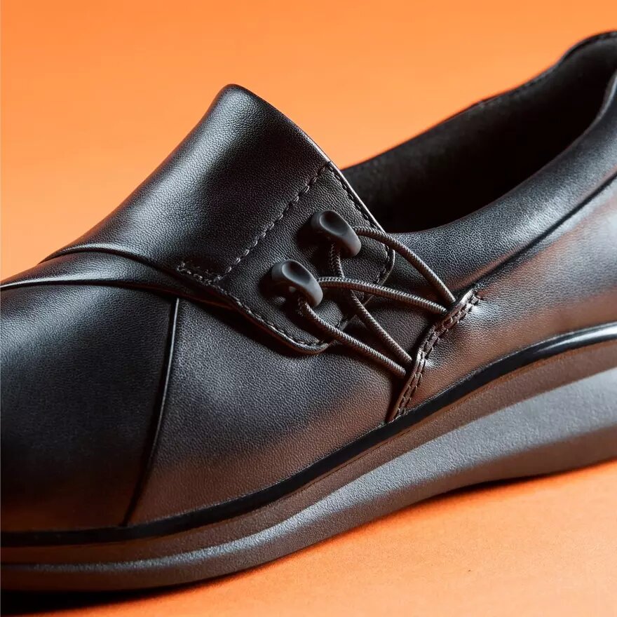 Γυναικεία μαύρα δερμάτινα Slip-ons χωρίς κορδόνια Lynell Γυναικεία μαύρα δερμάτινα Slip-ons χωρίς κορδόνια Lynell