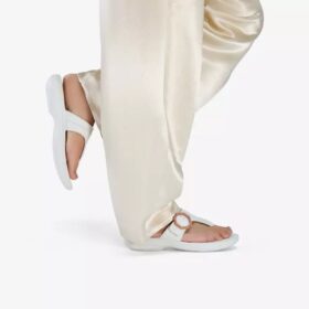 Γυναικείες σαγιονάρες Breeze Cove σε χρώμα off white